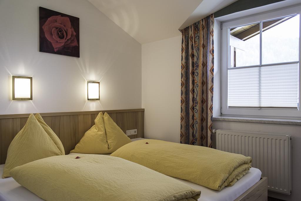 Gasthof Brentwirt Guest House Leogang Bilik gambar